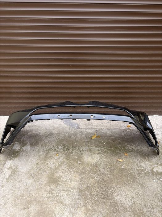 Оригинальный передний бампер Toyota RAV4 2017  года