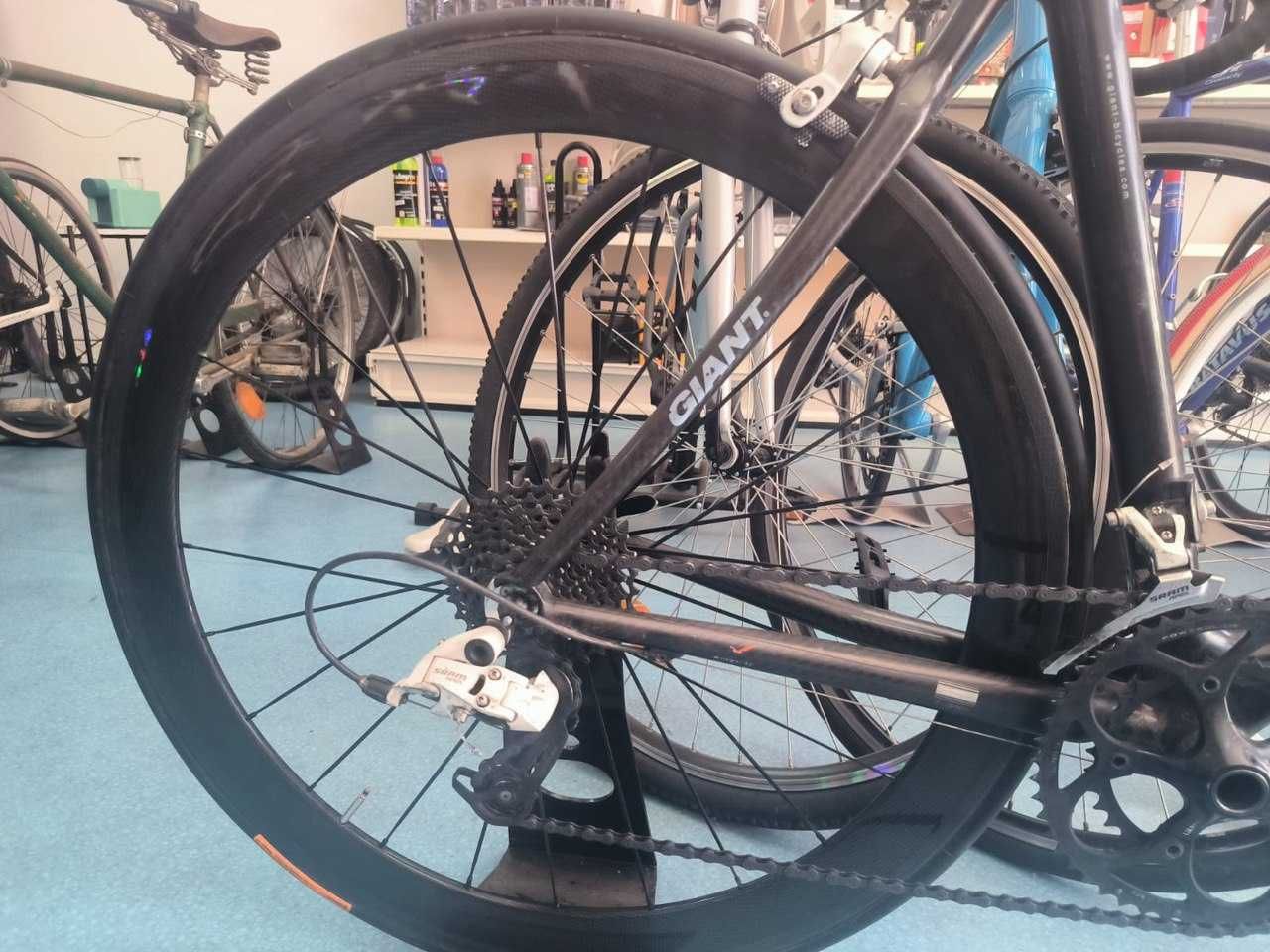 Giant TCR 0 Full Carbon Road Bike Carbon Wheels - Full Service