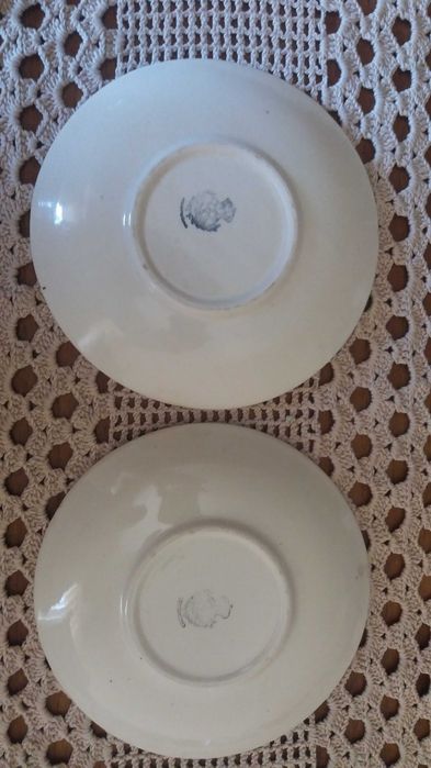 Chávenas Antigas em porcelana pintadas à mão