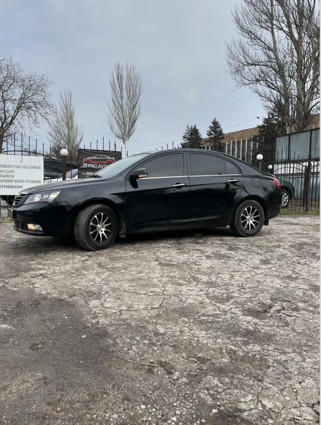 Автомобиль Geely Emgland ES7