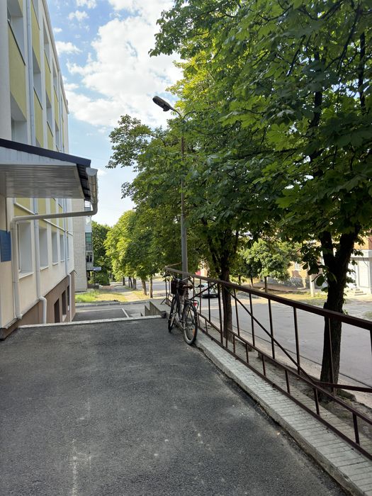 Продам офісне приміщення