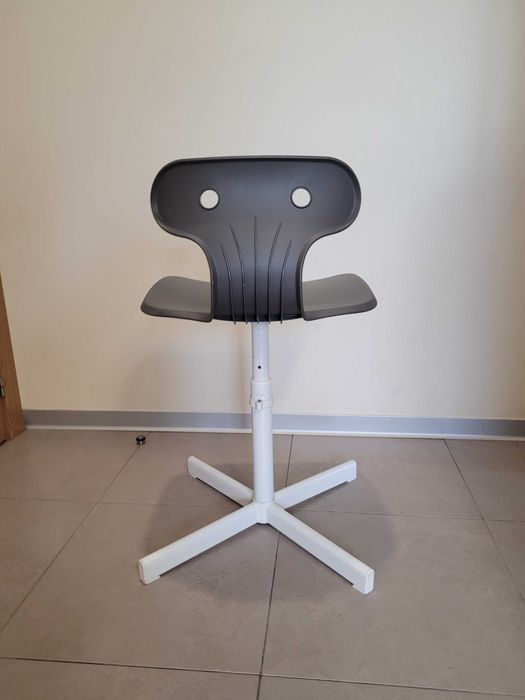 Prateleira ekby viktor Vermelho Cadeira Molte IKEA