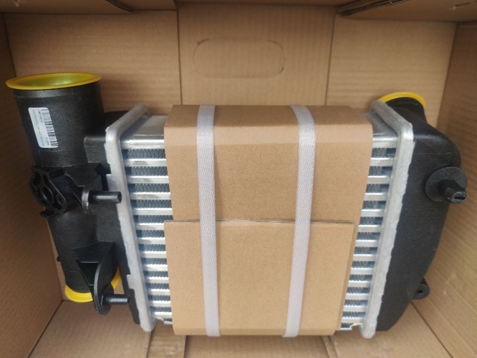 Радиатор интеркулера левый Audi A6 C6 2004-2008 2.7, 3.0tdi