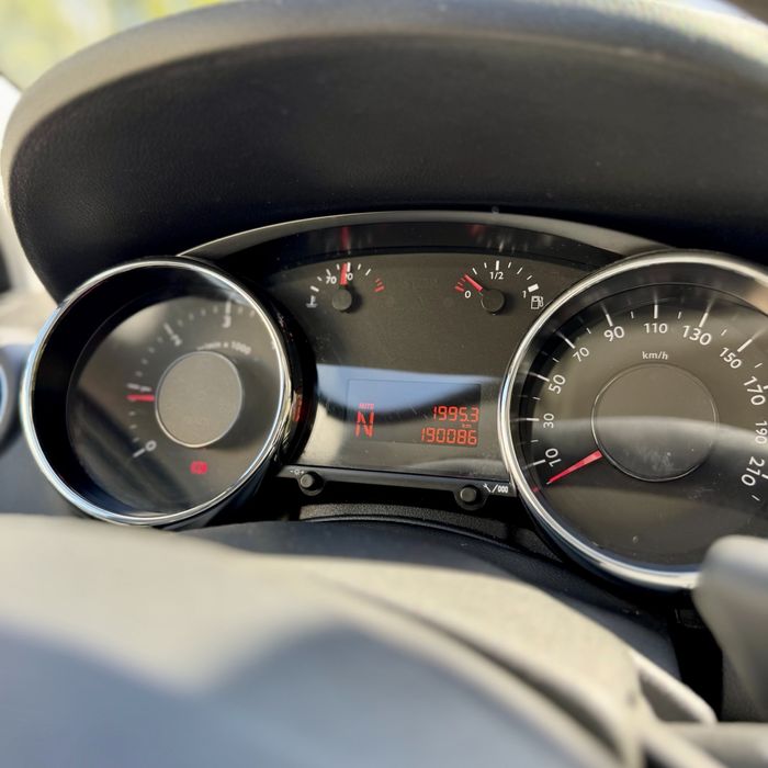Peugeot 3008 1.6 HDi Caixa Auto DESDE 129€