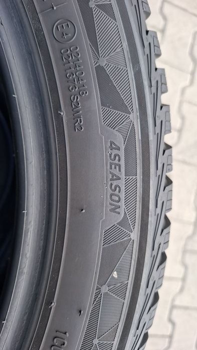 Opony 235/45/18 Kumho Solus 4S HA32