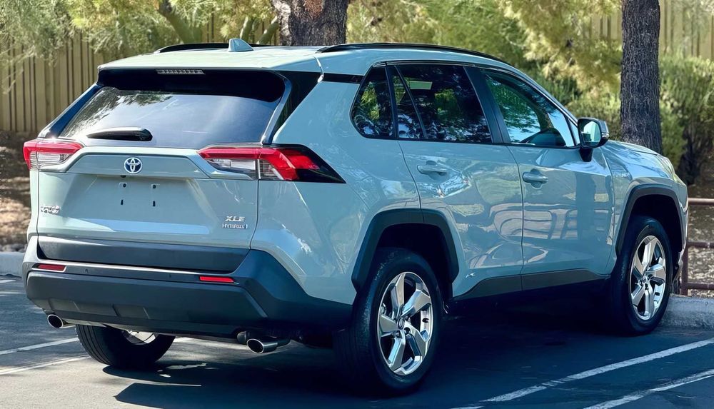 Toyota RAV4      2021