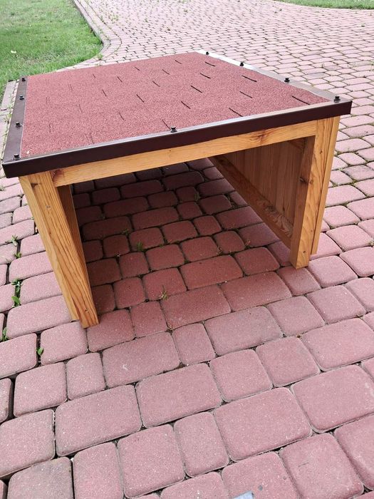 Garaż na  robot koszący