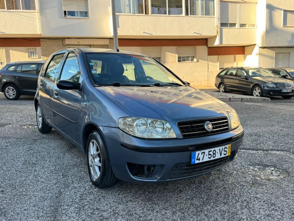 Fiat punto 1.2 gasolina com 202.000 mil km ano2003 em bom estado geral