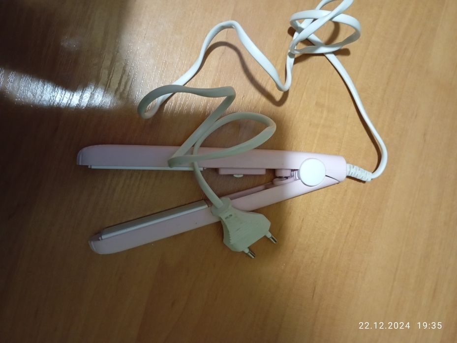 Утюжок та плойка