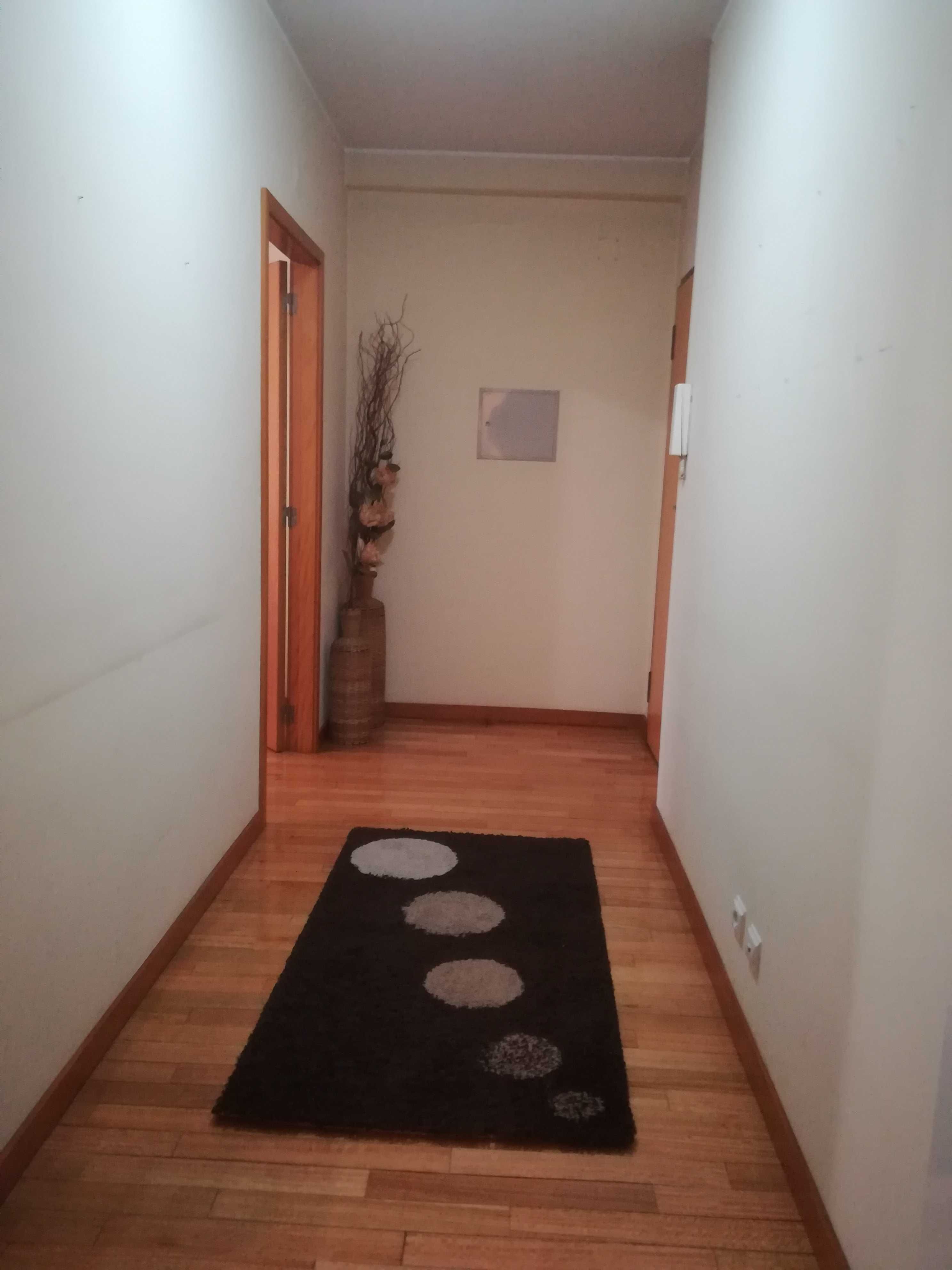 T2 c/ Garagem 850€ - Arrendar Braga – Rua Dr. Domingos Pereira -