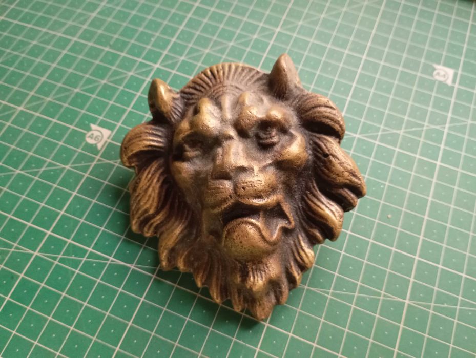 Fivela em latão - leão