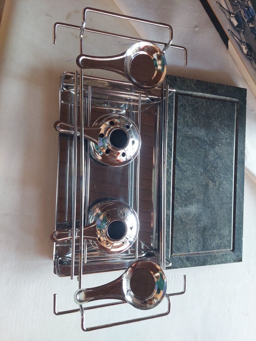 Grelhador de mesa, com pedra retangular.