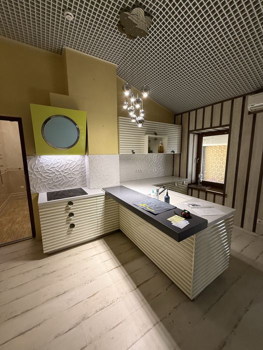 Стильна дизайнерстка кухня ( без техніки )!