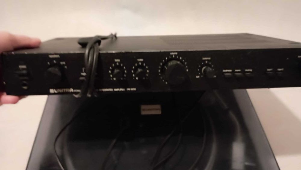 Gramofon wraz ze wzmacniaczem