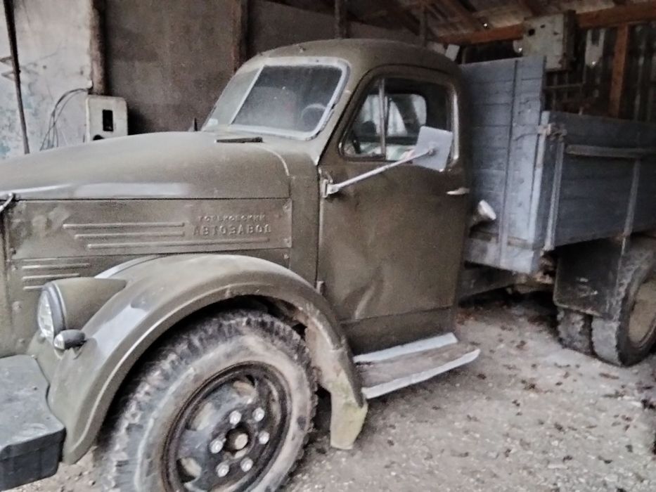 Газ 51 на ходу .