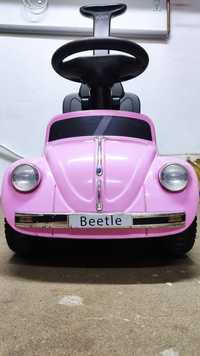 Samochodzik dziecięcy Volkswagen Beetle różowy z napędem elektrycznym