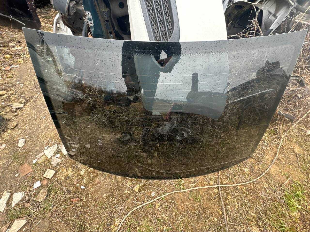 Заднє Скло до Skoda Superb 2002-2008 (Седан)