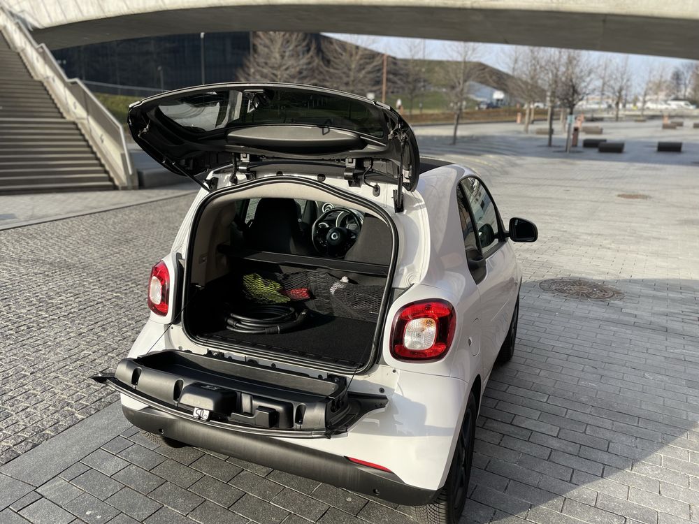 Smart Fortwo EQ z systemem szybkiego ładowania 22 kW