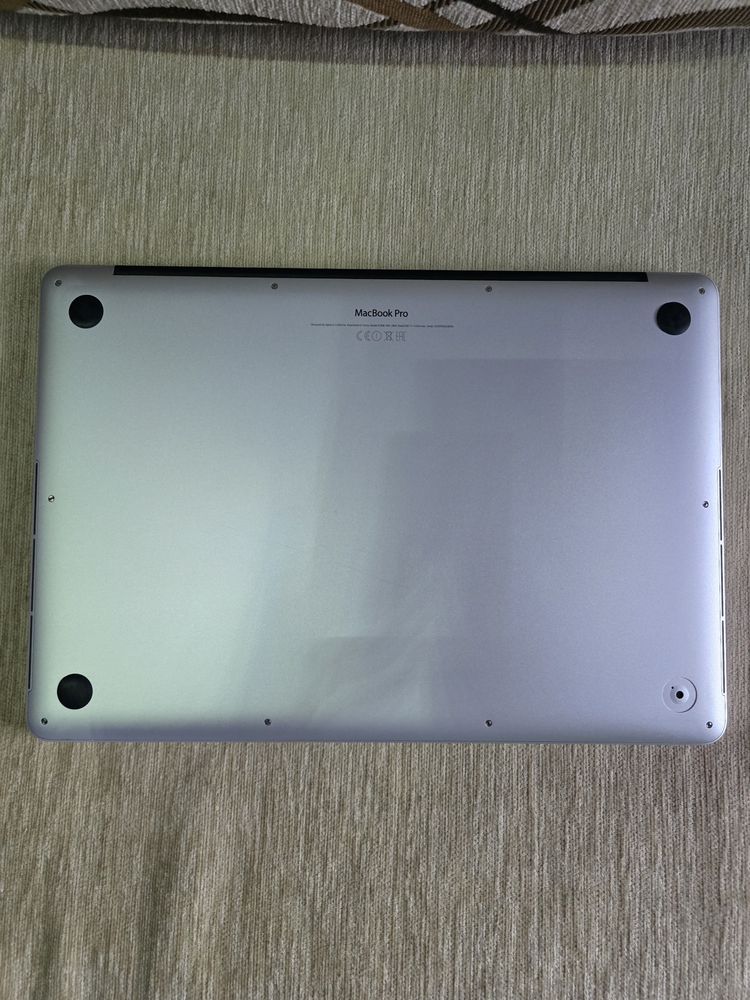 Laptop Apple MacBook Pro 15" 2015 i7 16GB / 256 GB Etui BDB