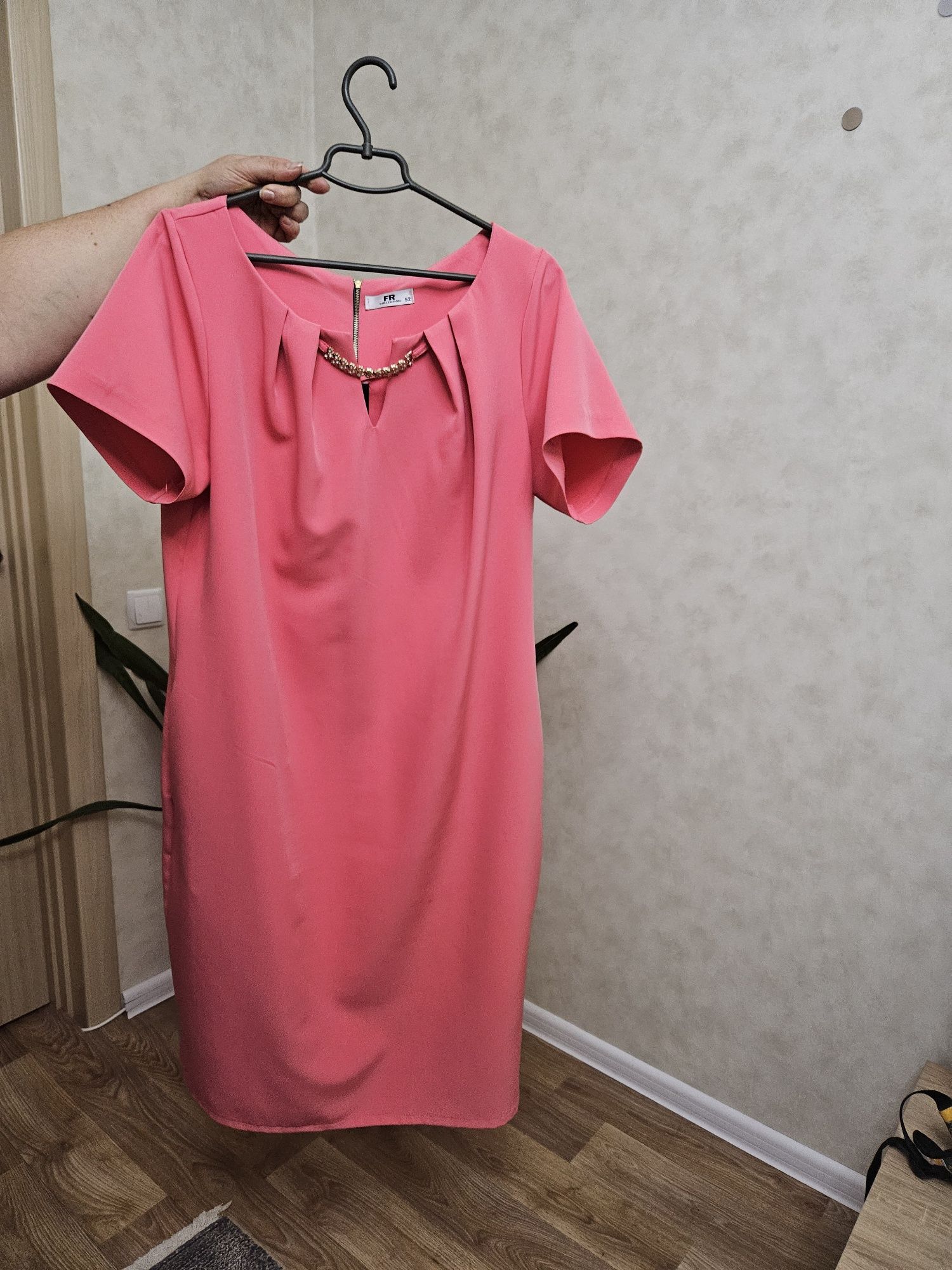 Святкова сукня рожевого кольору