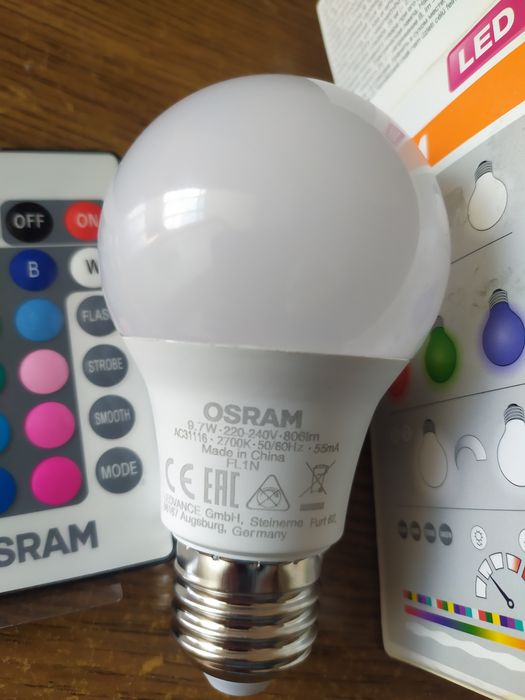 Лампочка з пультом 12 кольорів 9,7 ват. Нова.