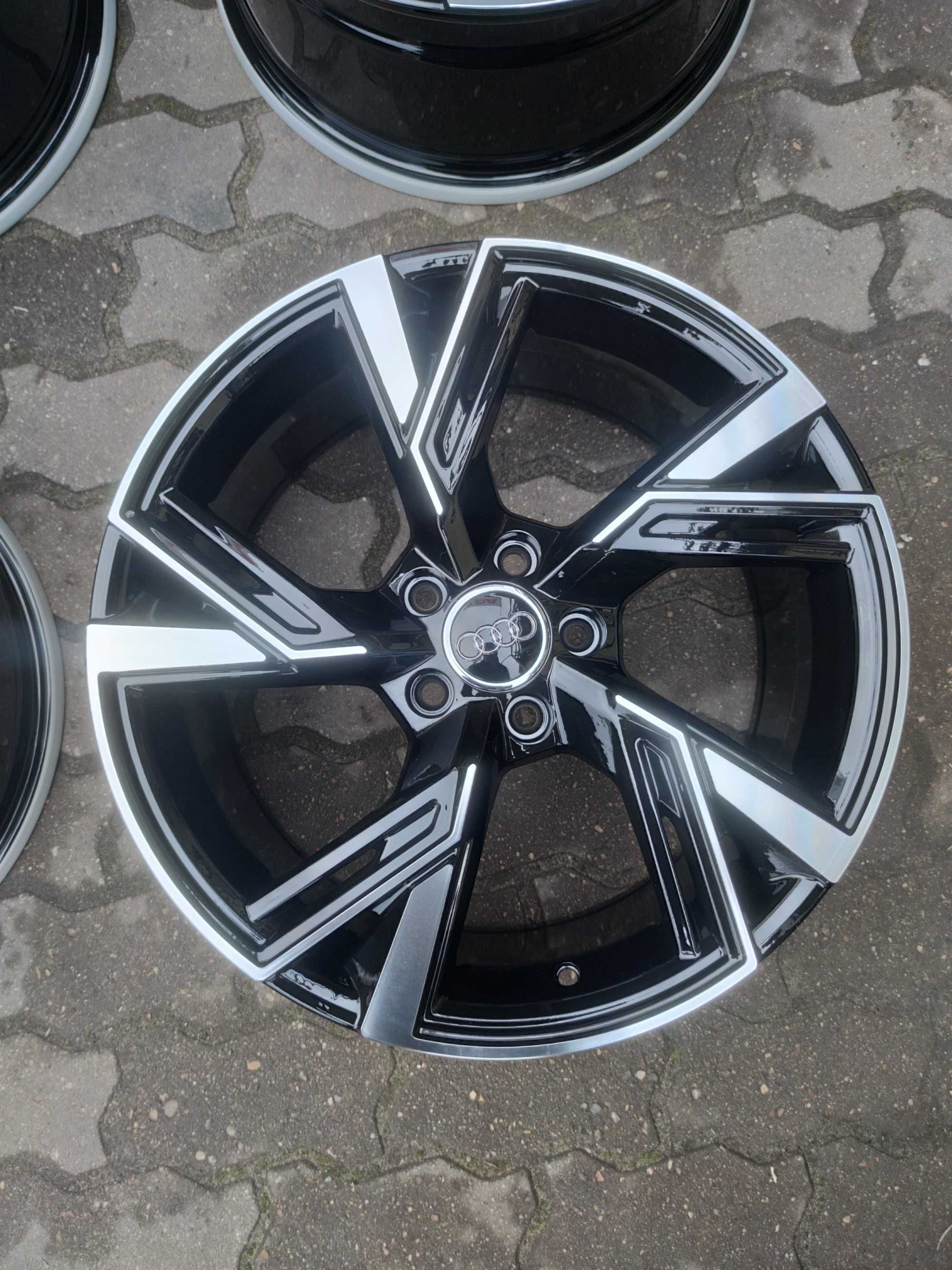 Felgi aluminiowe 5 x 112 R 18 Alufelgi oryginalne Carbonado Audi