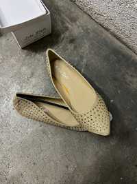 Sapatos em dourado N.40 nunca usados