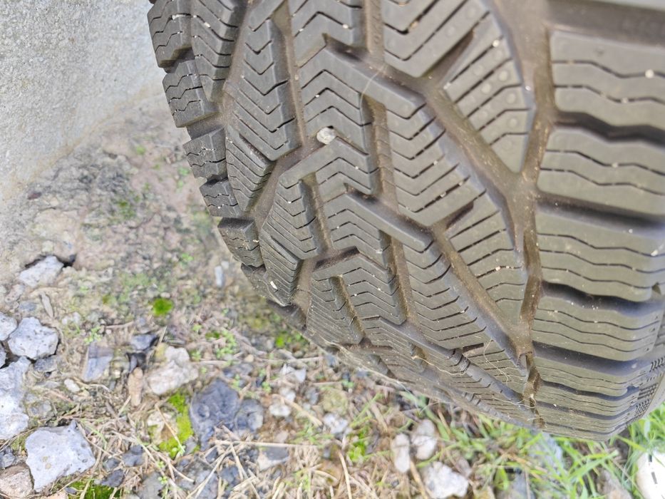 Opony zimowe 245/45/18"