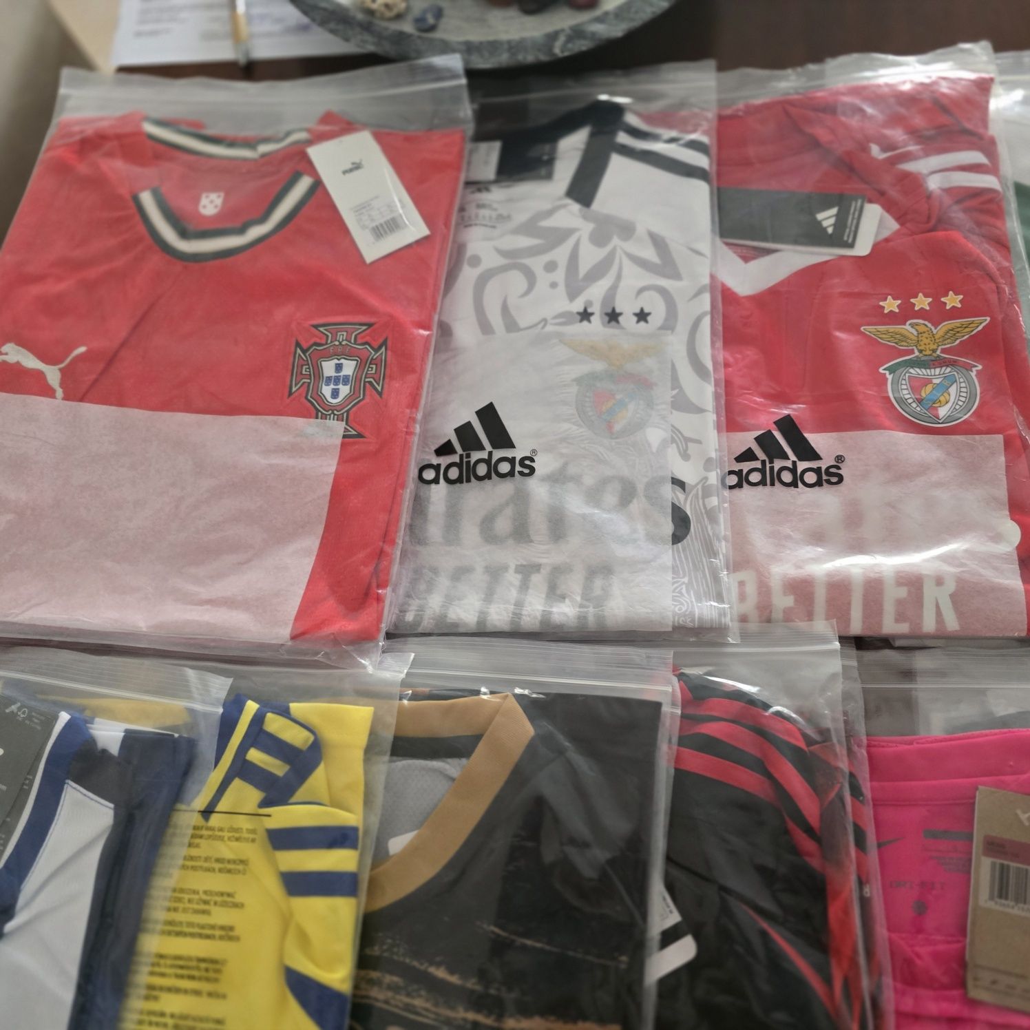 Liquidação total camisolas Sporting,Benfica, etc entrega imediata 20 e