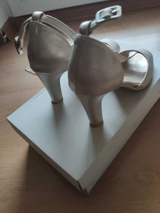 Złote sandałki rozmiar 36