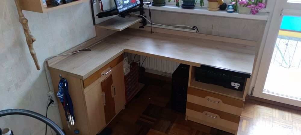 Meble do  pokoju z łóżkiem