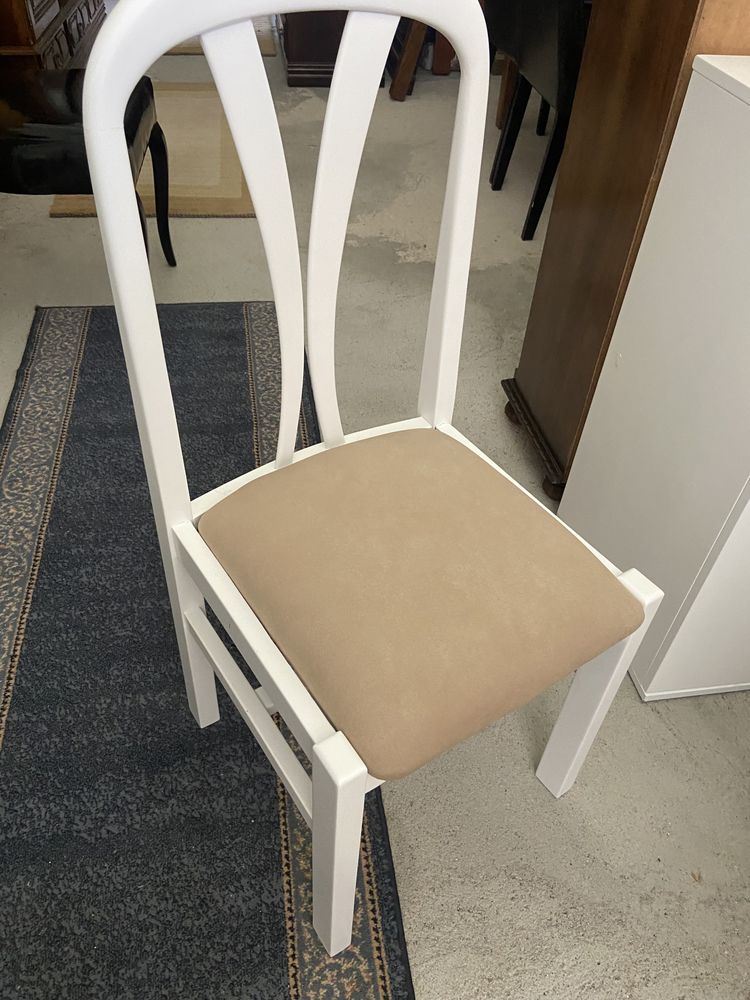 Cadeiras novas brancas