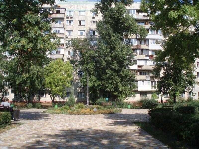 1-но кімнатна. ст. метро Почайна. вул. Кирилівська 124.