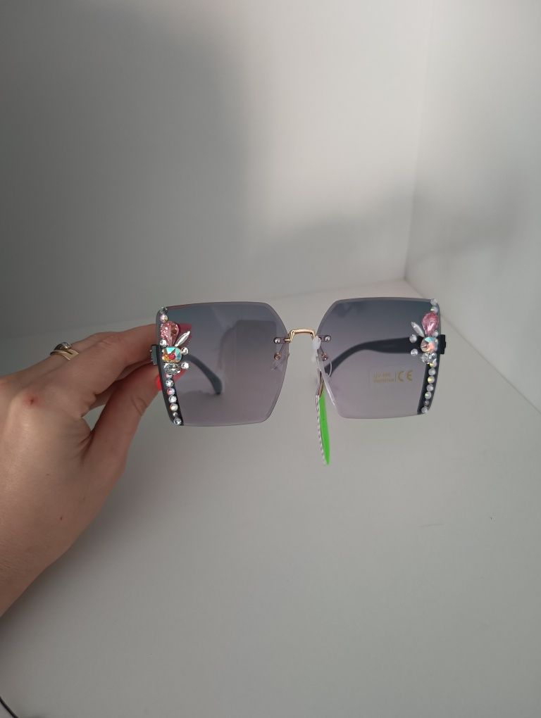 Okulary przeciwsłoneczne zdobione nowe