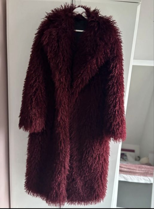 Futro z lamy . Lama bordo .