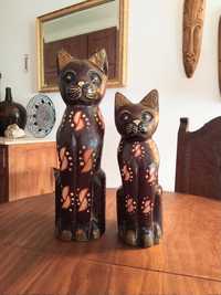 Conjunto de gatos em madeira Loja do Gato Preto