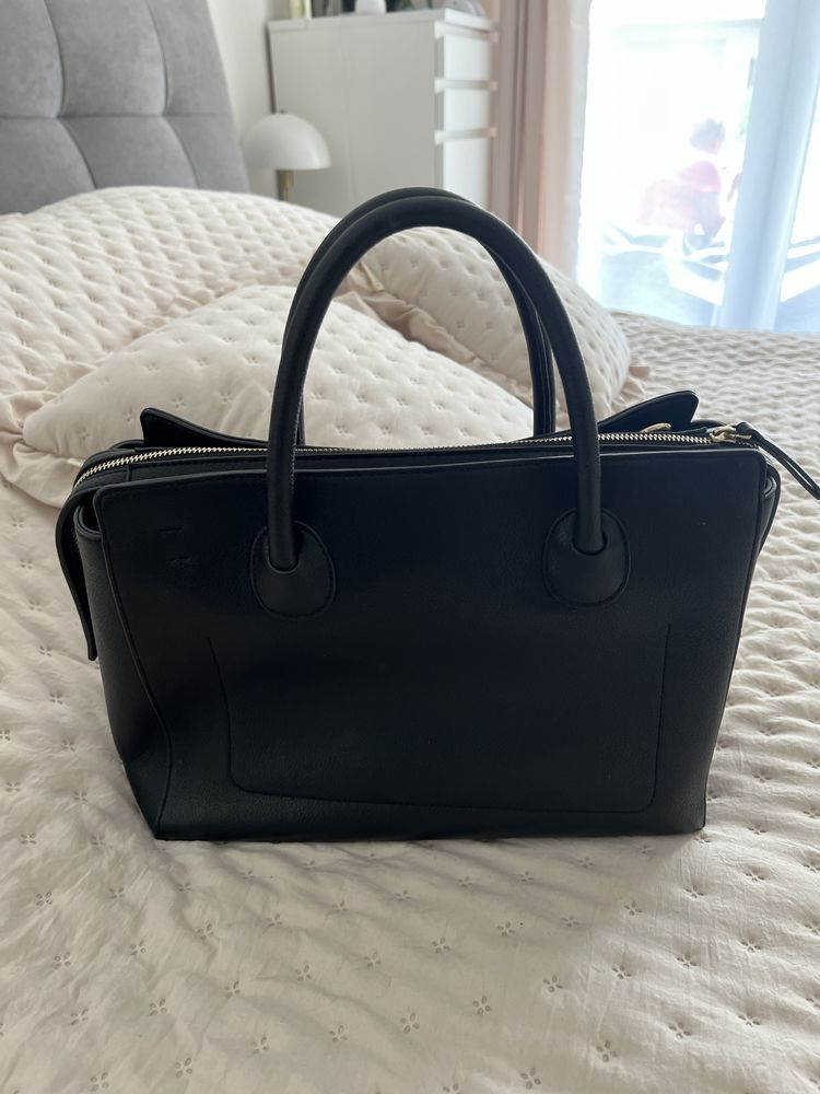 Tommy Hilfiger torebka – czarna – ponadczasowa elegancja