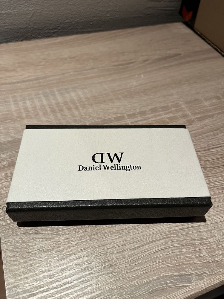 Daniel Wellington zegarek DW męski Datownik