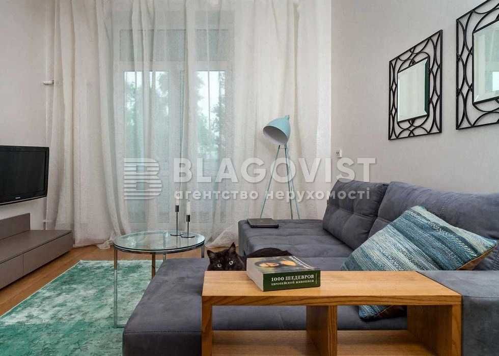 2-кімнатна сталінка 56 м² біля метро | Цегла, високі стелі, ремонт