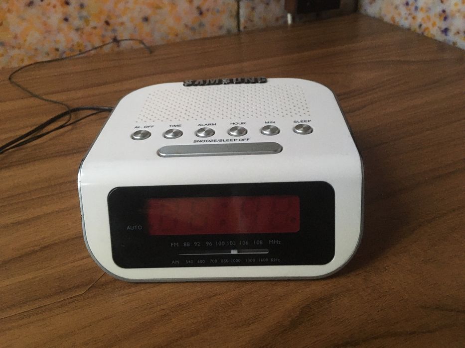 Часы радио в хорошем состоянии