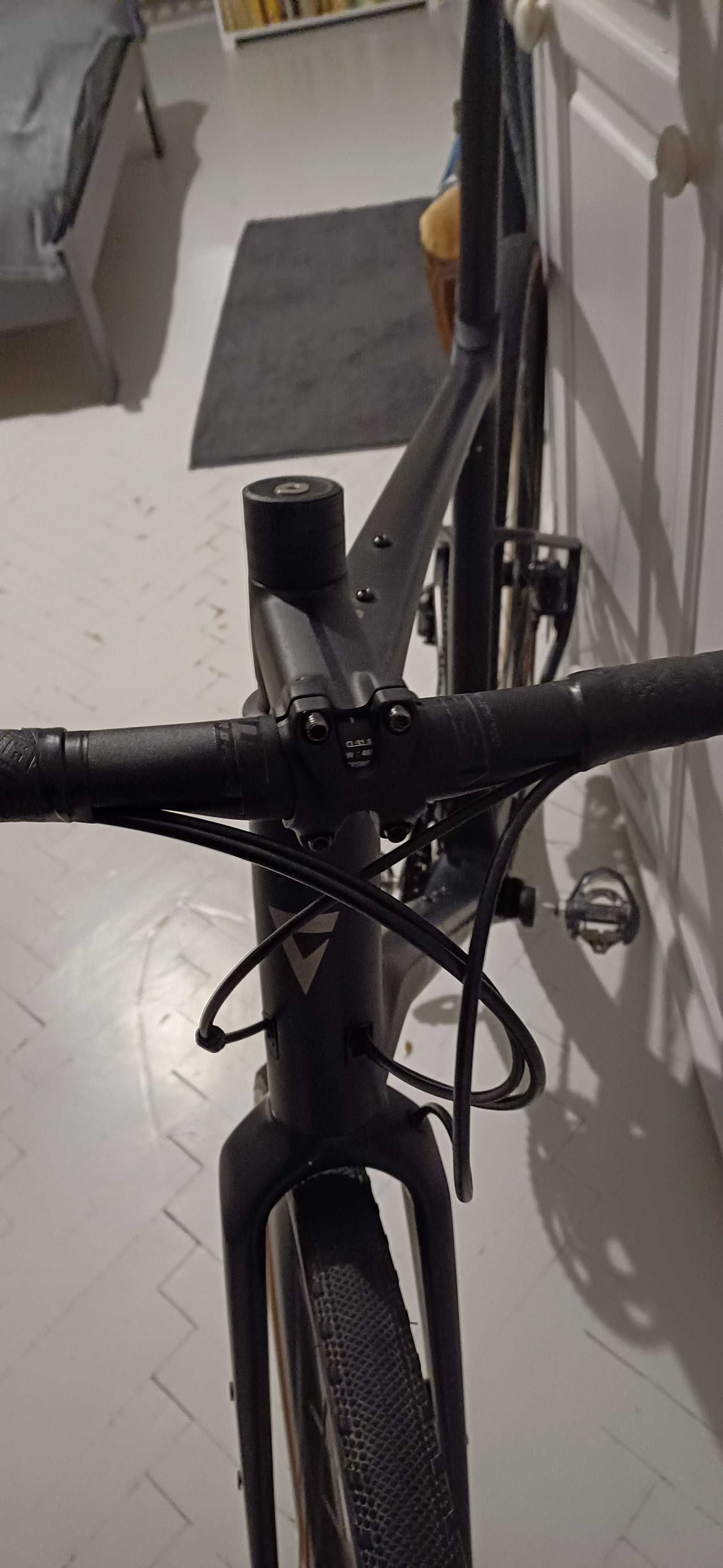 Sprzedam rower GIANT  REVOLT  ADVANCED  0 -  MODEL  z 2024 roku