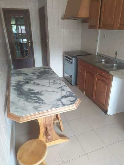 Arrendamento de quarto na Rua Monsenhor Airosa, 49