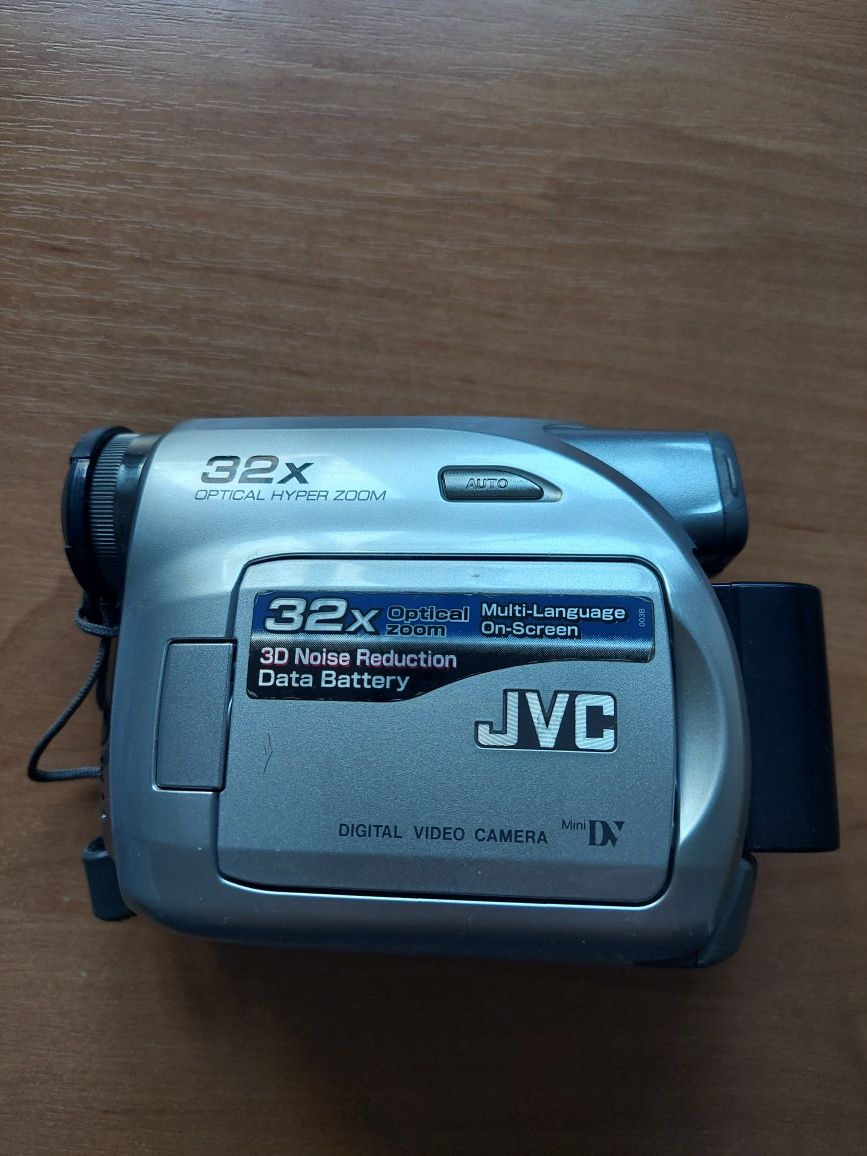 Видеокамера JVC GR-D340E