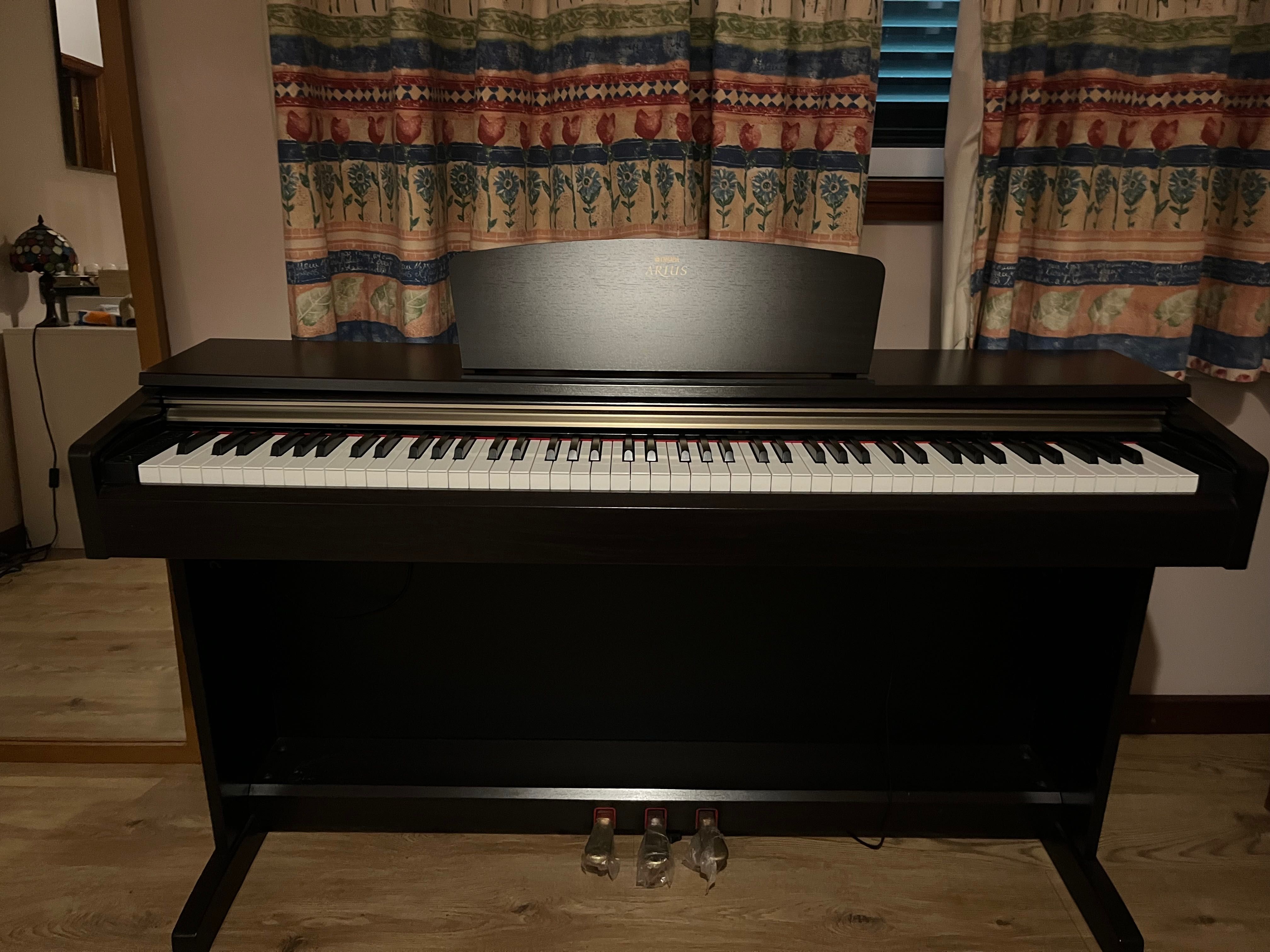 Piano Yamaha YDP-145 R Arius