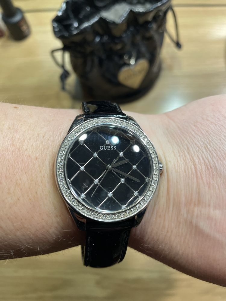 Жіночий годинник Guess