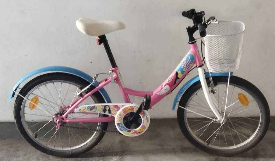 Bicicleta de menina com cesto