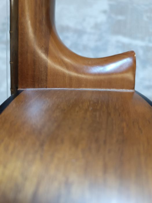 Продам классическую гитару Yamaha c40m