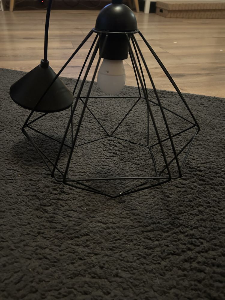Wiszaca lampa czarna