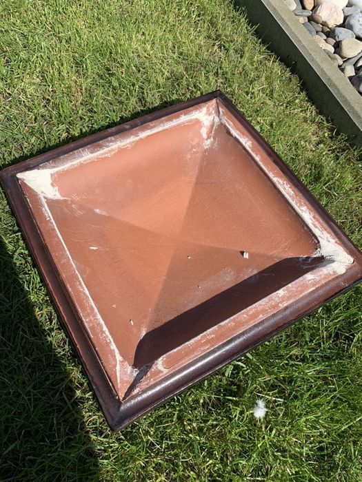 Daszek na słupek szkliwiony 440x440