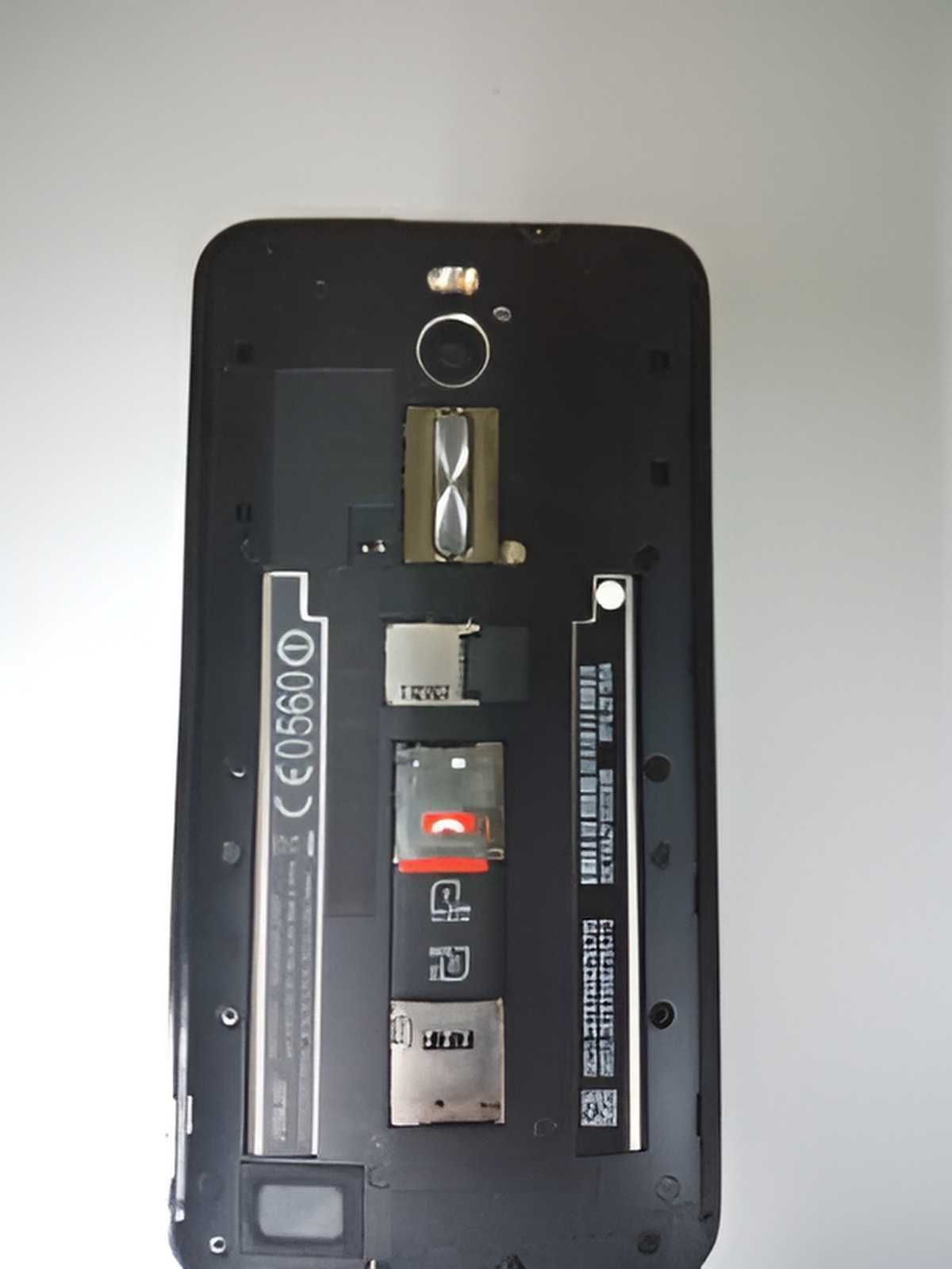 Смартфон Asus ZenFone 2 Deluxe - 4G - 5,5" - 4 Ядра - 4/32Gb - Кор,Док